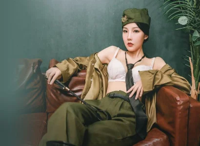 Anh chàng đụ nữ thủ trưởng vú to xinh đẹp