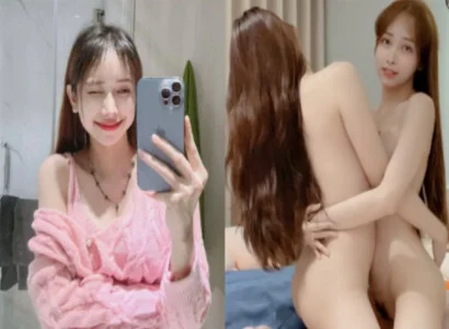 Lâm Thái Vy và cô bạn thân móc bím trên nền tảng phát trực tiếp