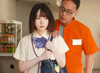 Người đàn ông quản lý bắt quả tang em gái lấy trộm đồ trong cửa hàng