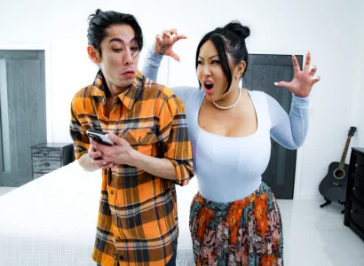 Thằng con trai đưa mẹ kế xăm trổ hàng múp đạt cực khoái